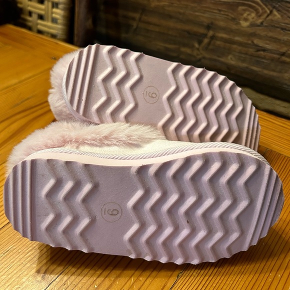 Pink Slippers - Picture 5 of 6